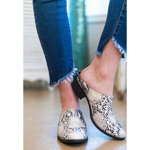 Qupid Level Up Slip-on Snakeskin Mule Size 7